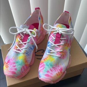 La Sheelah Pink & Blue Vibrant Sneakers for Sporty Style they run 1/2 size large